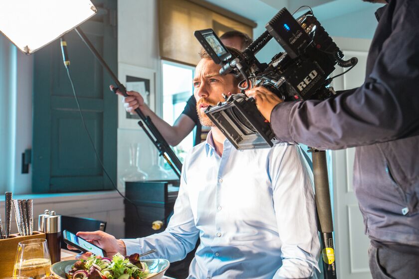 Meeting Szene beim Sage Softwaretrailer Dreh, Cinematography im B2B Mittelstand Umfeld mit Sage 50c App